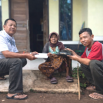 Pembagian Beras untuk Warga Desa Mekarmukti